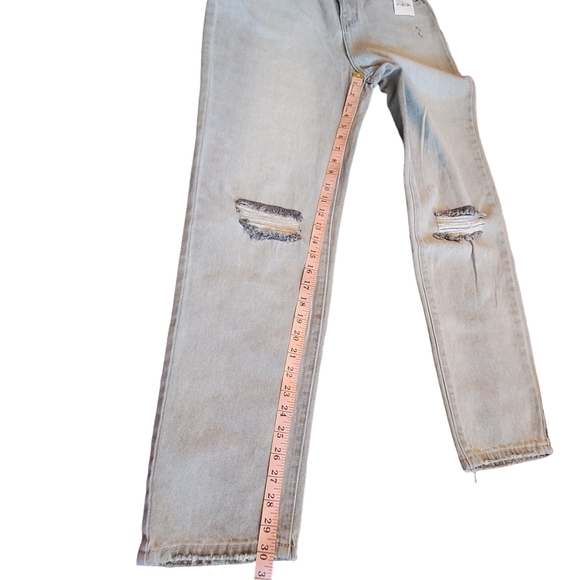 BP Nordstrom Distressed High Waist Mom Jeans Light Grey Wash Size 31 NWT - Picture 15 of 16